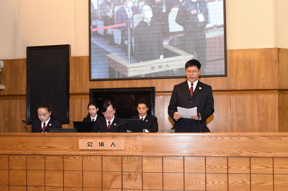 2公訴人宣讀起訴書.jpg